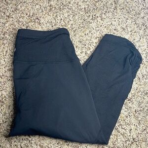Lululemon Black Crops 15” size 4